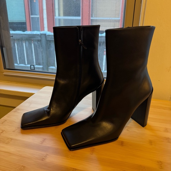 ALAIA (NWOT) Square Ankle Boots in Calfskin EU 40 in Black - Picture 15 of 16